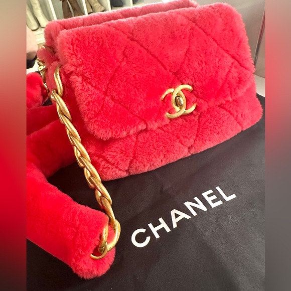 Chanel CC Quilted Shearling Chunky Chain Flap Bag - Picture 2 of 13